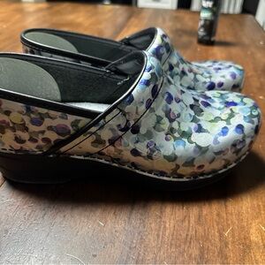 Dansko XP 2.0 clogs multi dot size 39